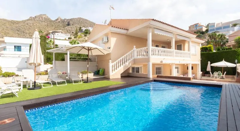 Agradable casa con piscina - Image 1