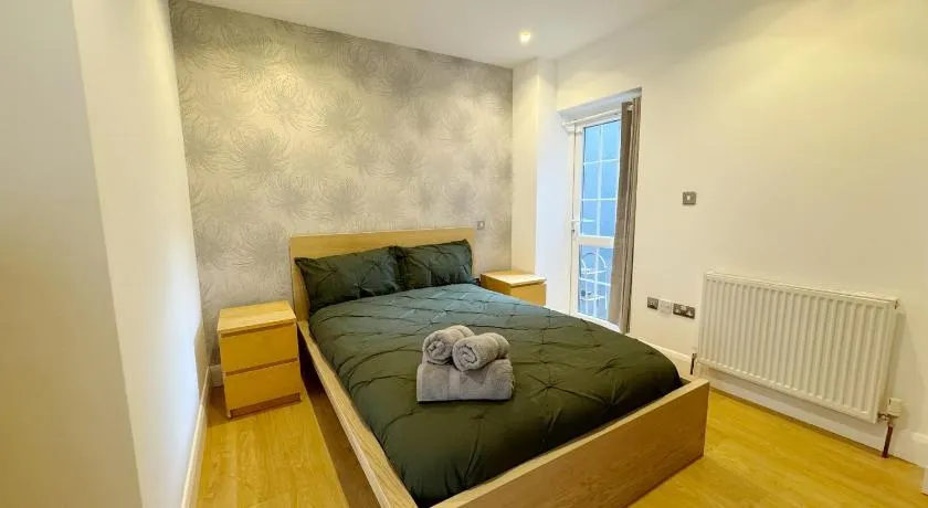 Budget Double Room in Acton, Near Central London & Heathrow - Image 1