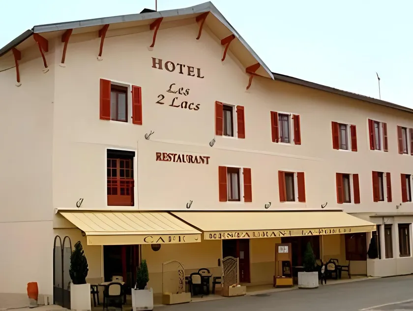 Logis Hôtel LBB - les 2 lacs - Image 1