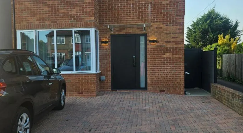 Reading Guest House - Image 1