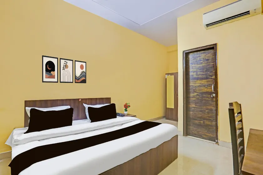 Super Hotel O Shalimar Bagh Max Hospital - Image 1