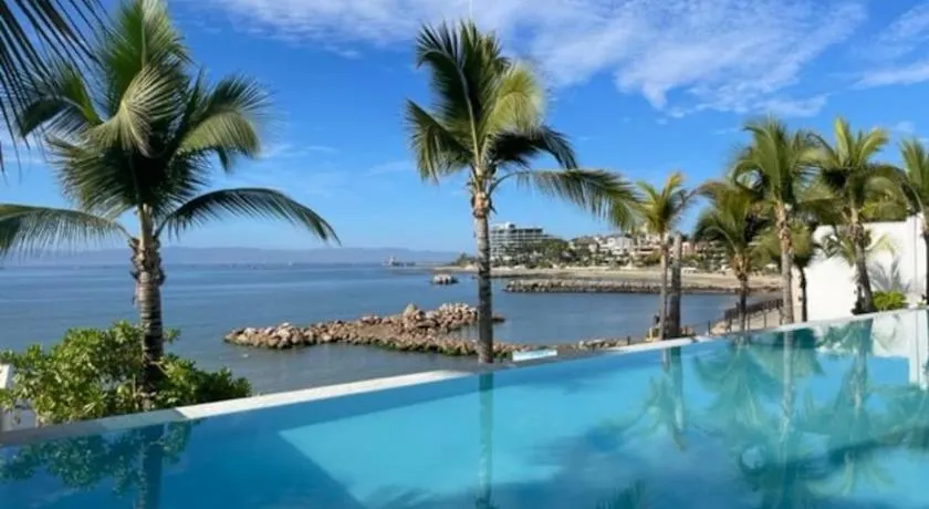 Fantastic designer apartment, beachfront! - Image 1
