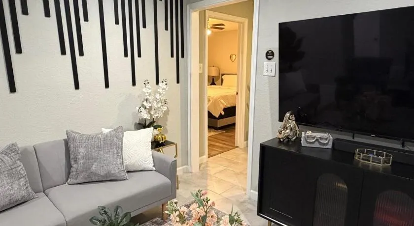 Elegant 4BD Near NRG stadium, Downtown - Image 1