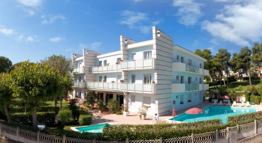 Hotel Kon Tiki - Image 1
