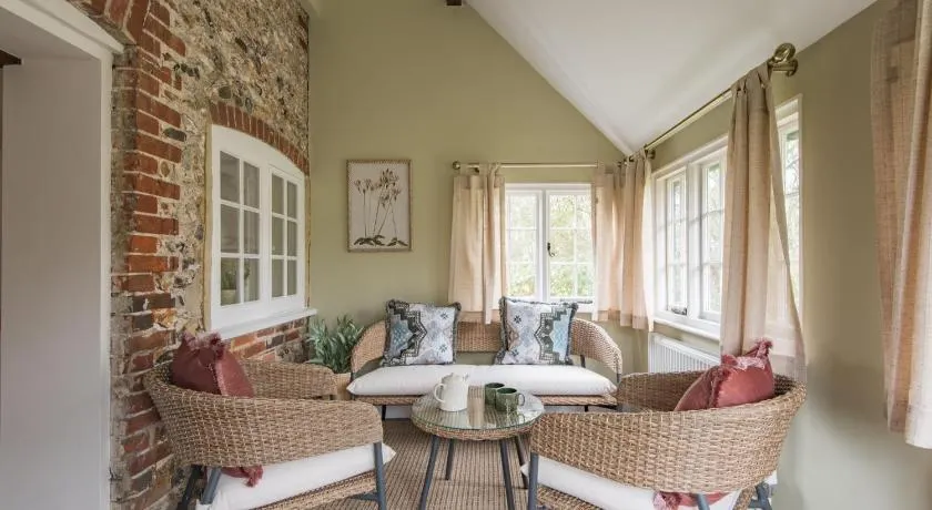 Crow Cottage by Bloom Stays - Image 1