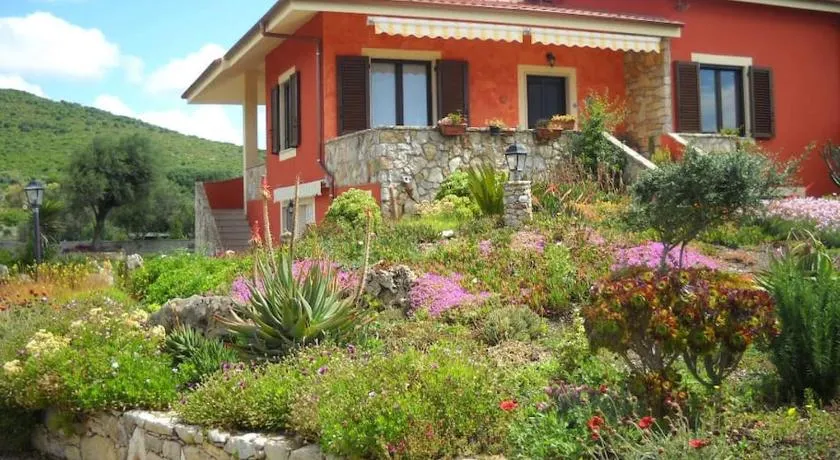 Et par minutter fra havet, sommerhus i La Corte - Image 1
