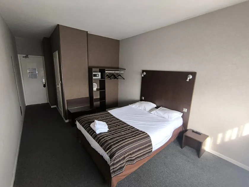 Adonis Lyon Est Hotel Artys - Image 1