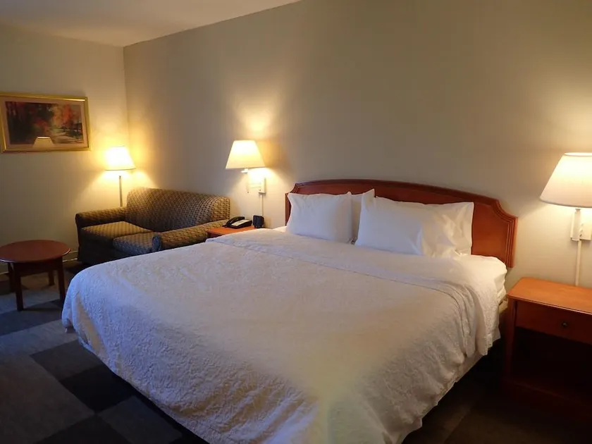 Comfort Inn & Suites Mt. Holly - Westampton - Image 1