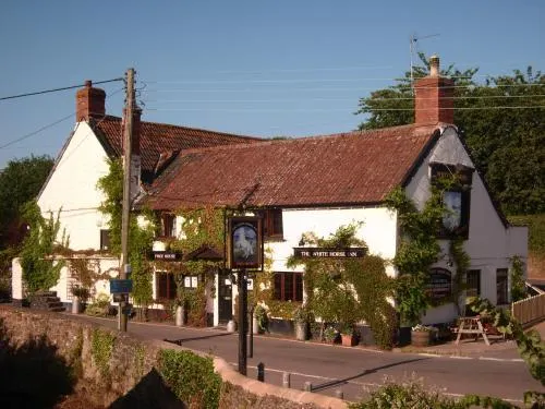 The White Horse Inn - Image 1