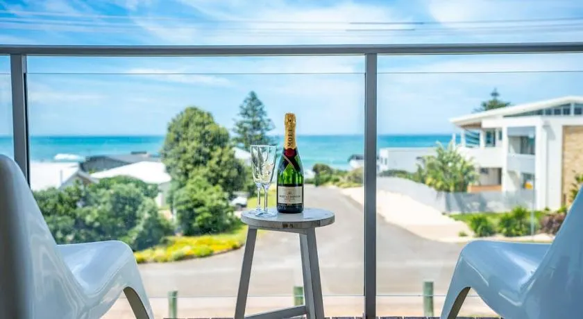 The Point Beach House Middleton - No Linen Included - Image 1