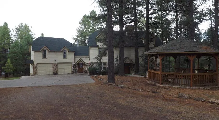 Arizona Mountain Inn & Cabins - Image 1