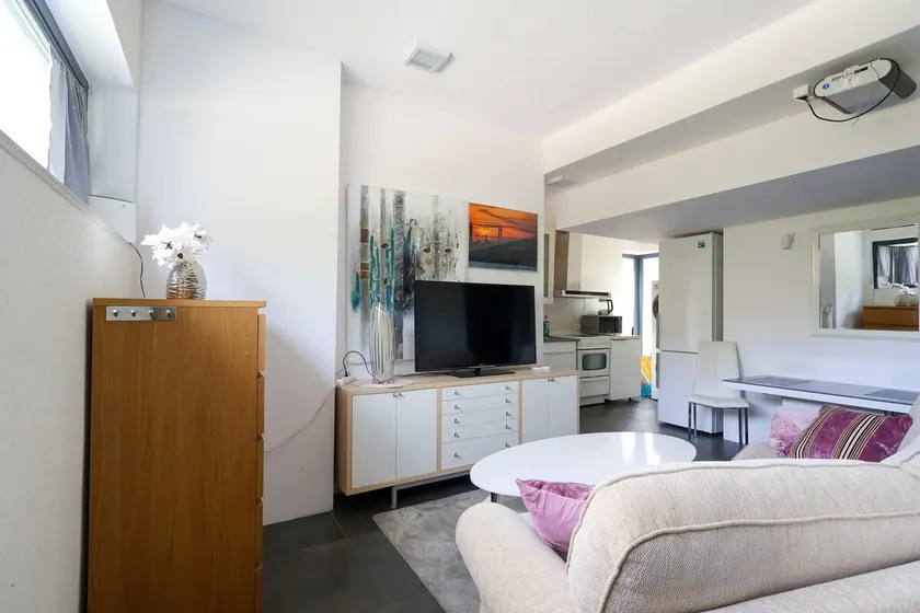 2BR Villa • 2 Beds • Parking • Great for Workers - Image 1