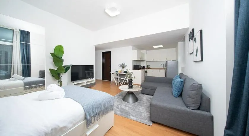Dubai Silicon Oasis Getaway Elegant Studio with Pool & Free parking Arabian Gate - Image 1
