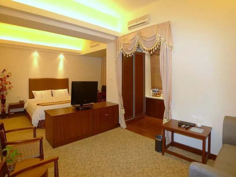 Peace Business Hotel - Image 1