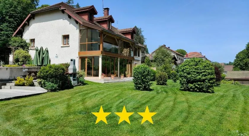 Gîte 829 Montagnes du Jura avec Spa et Sauna classé 3 étoiles - Image 1