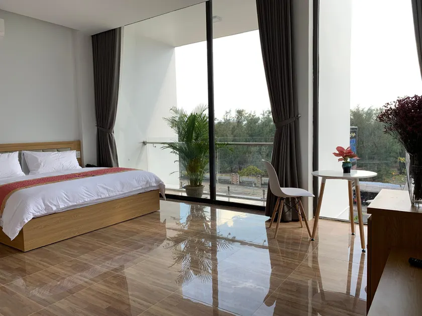 Spotlight hotel - Image 1