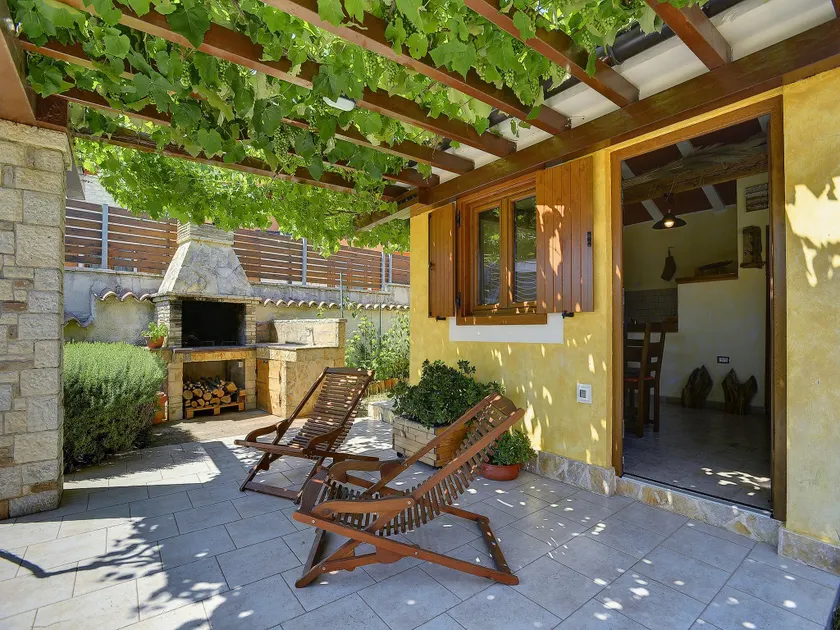 Villa in Peroj with Private Pool & Near Beach - Image 1