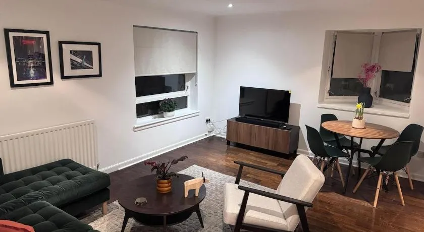 Upper Glasgow Apartment - Image 1