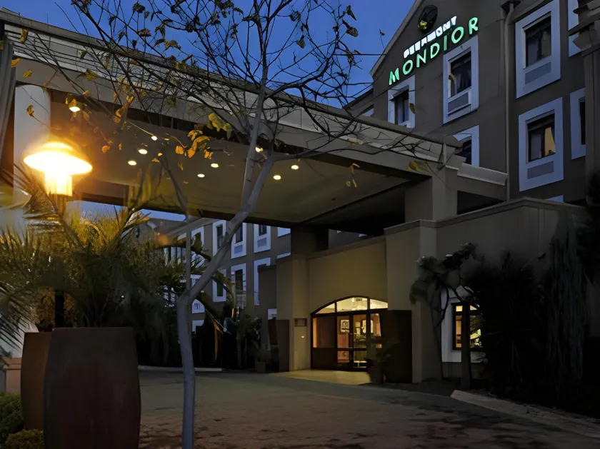 Peermont Mondior Hotel - Image 1