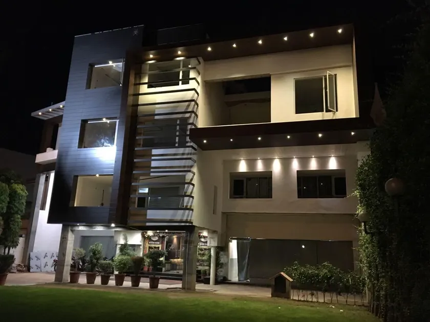 Hotel Amar Palace - Image 1