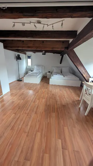 Triple room in a historic half-timbered house - Image 1