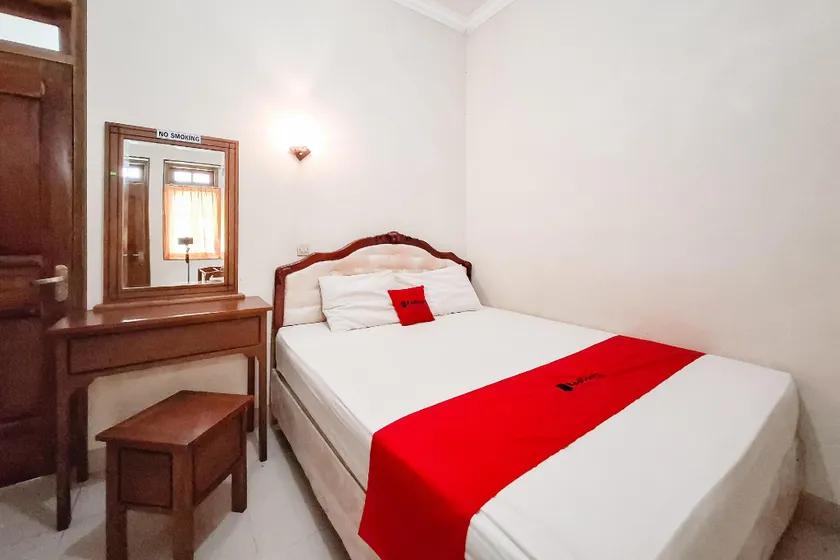 RedDoorz Hotel Tejomoyo Near Bukit Sekipan Tawangmangu - Image 1
