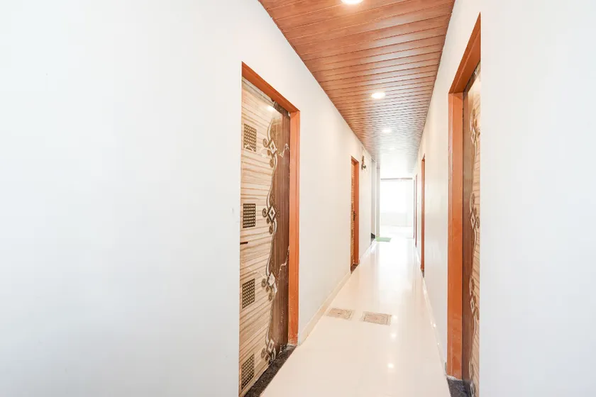 Hotel O by OYO Radha Residency - Image 1