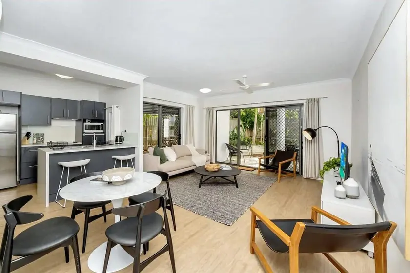 The Strand - 2BR Boutique Unit Across From Beach - Image 1