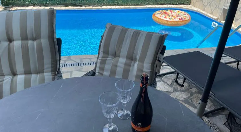 APP Rebecca - private pool - Image 1
