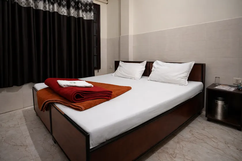 Raja Guest House, Near Railway Station - Image 1