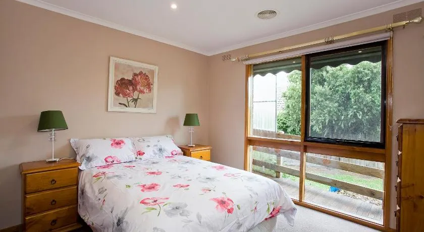 Geelong Holiday Home - Image 1
