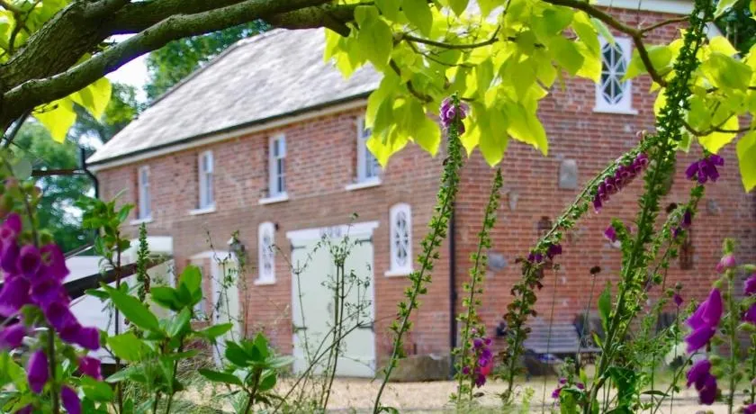 The Georgian Coach House:New Forest with hot tub - Image 1