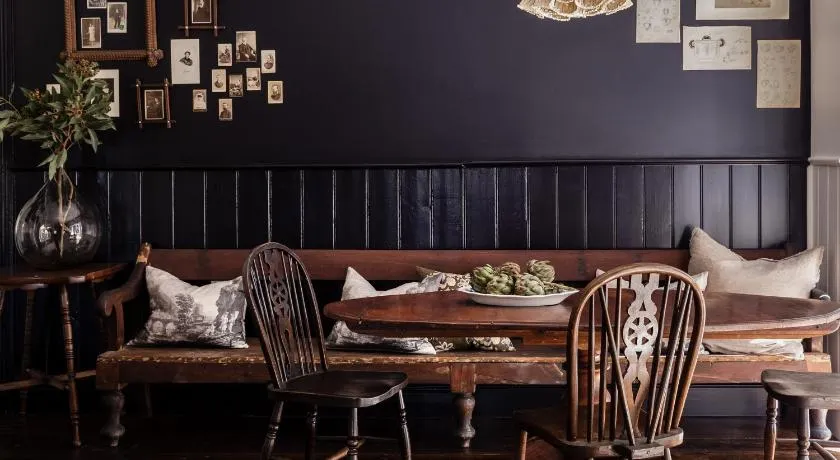 L'Papillon - stylish & moody 1890's cottage - Image 1