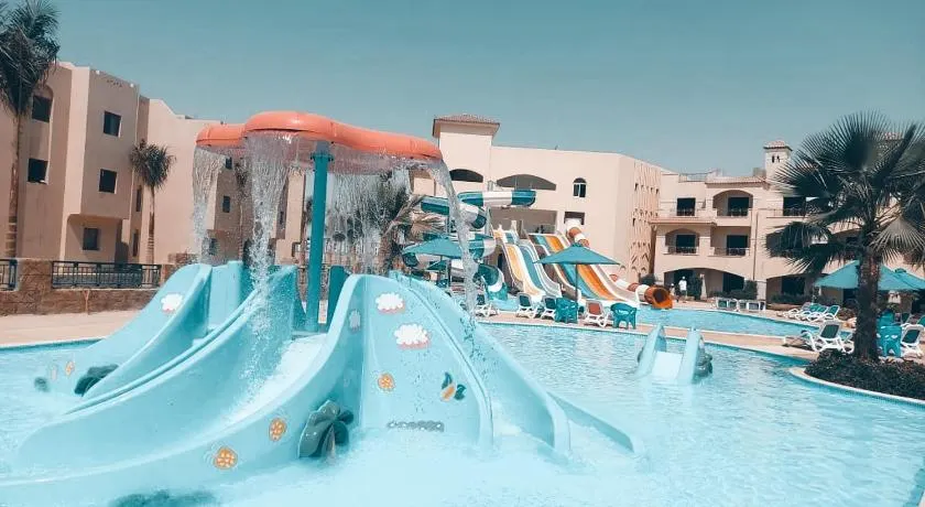 العين السخنة palm beach resort شاليه عائلات فقط - Image 1