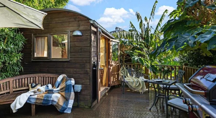 Poldhu - Couples Retreat - Pet Friendly - Free Parking & WiFi - Image 1