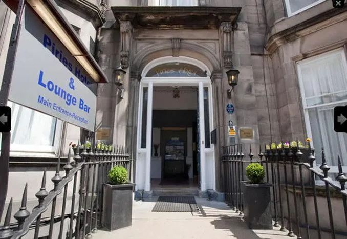 Piries Hotel - Image 1