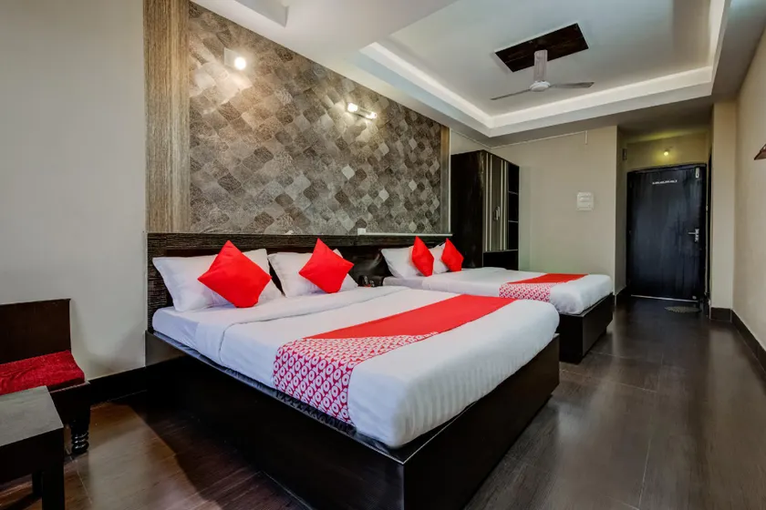 HOTEL THE AVENUE - Image 1