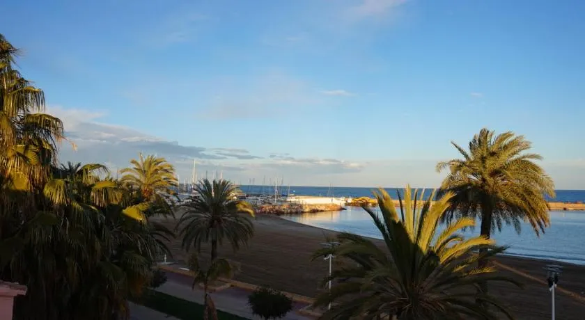 Beachfront vila - Image 1