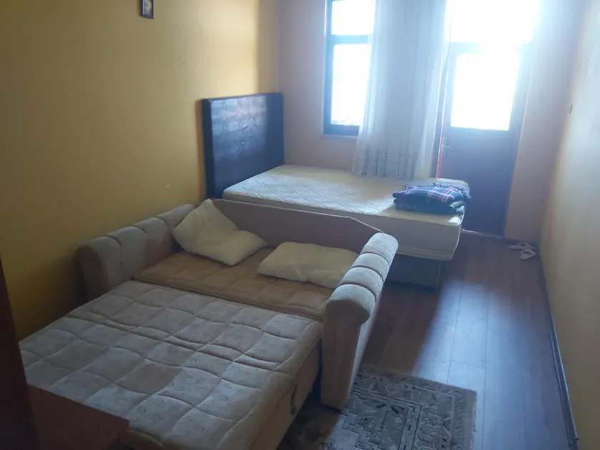 Kutuban hostel 1çifkişilik yatak 1cek yat balkonlu - Image 1