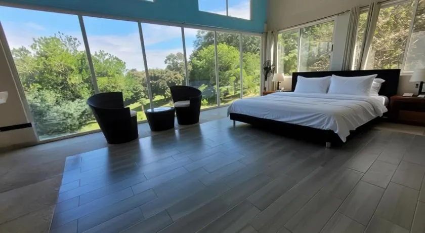 High-end Lake Arenal Villa surrounded by Nature - Image 1