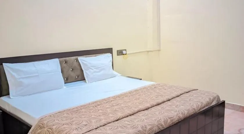 Hotel Pleasure Inn - Image 1