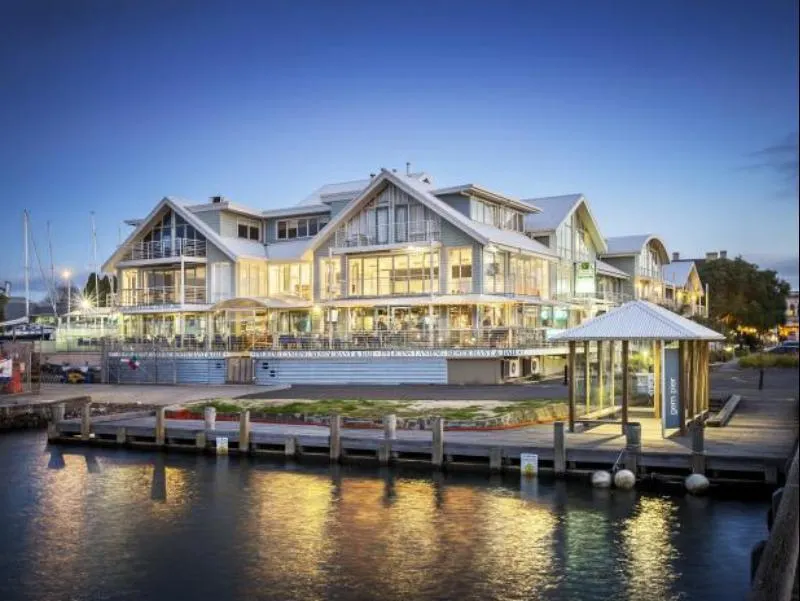 MainStay Suites Williamstown - Image 1