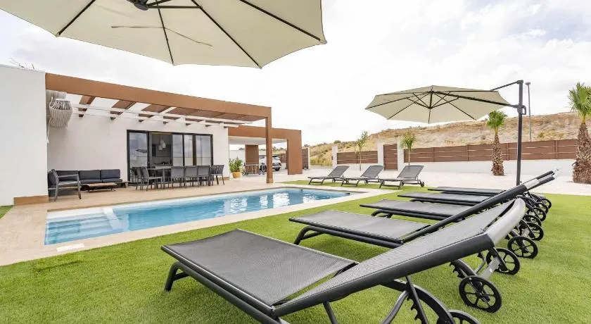 VILLA DE LUJO RIOPARK - Image 1