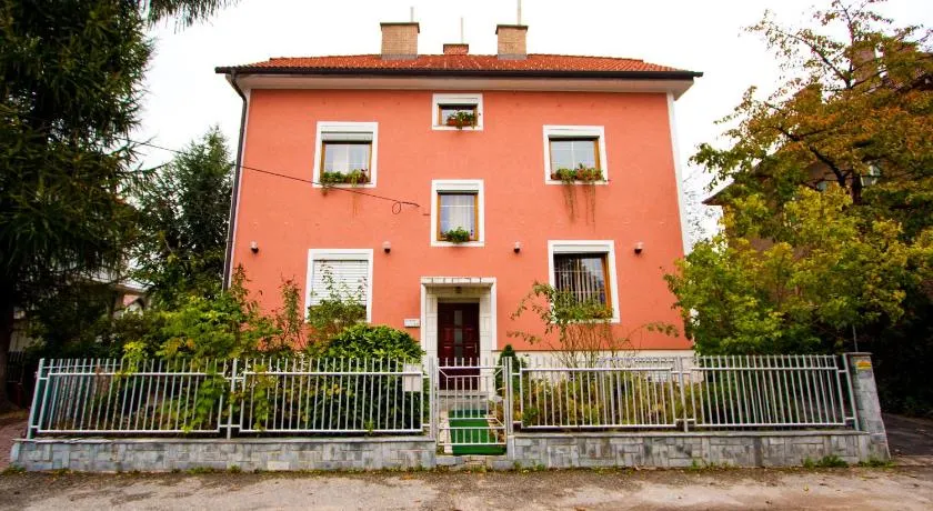 Guest House Pikapolonca - Image 1