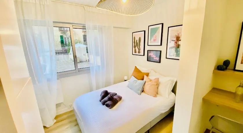 New Designer Studio next to Casino Square with AC & Internet - Image 1