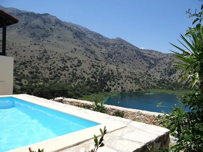 Cretan Lux Villa in Unrivaled Position in Kournas - Image 1