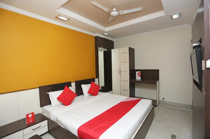 OYO 24646 Hotel Gaurav Palace - Image 1