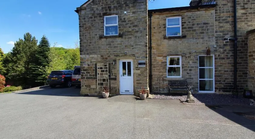 Hazeldene Cottage - Image 1