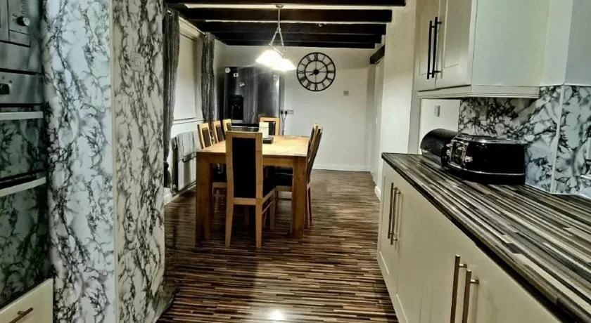 Freshen up Stays Walsall - Image 1
