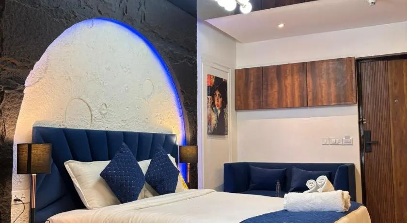 Lapstay EO445 - Luxurious Studio Apartment - Image 1